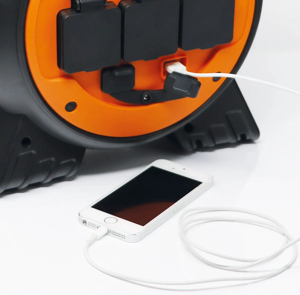 Maypole 15M Roller Mobile Mains Power Unit With LED Light MP3767 2 Maypole 15M Roller Mobile Mains Power Unit With LED Light MP3767 - Image 2