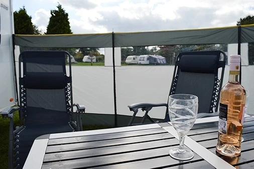 Maypole 5 Panel Steel Poled Windbreak MP9538 2 Maypole 5 Panel Steel Poled Windbreak MP9538 - Image 2